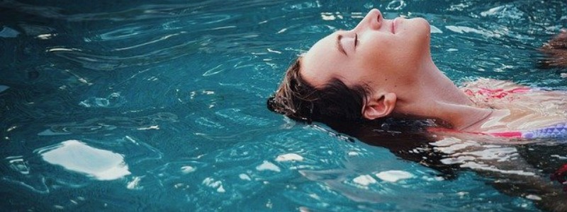 How Much Bleach to Add to Pool