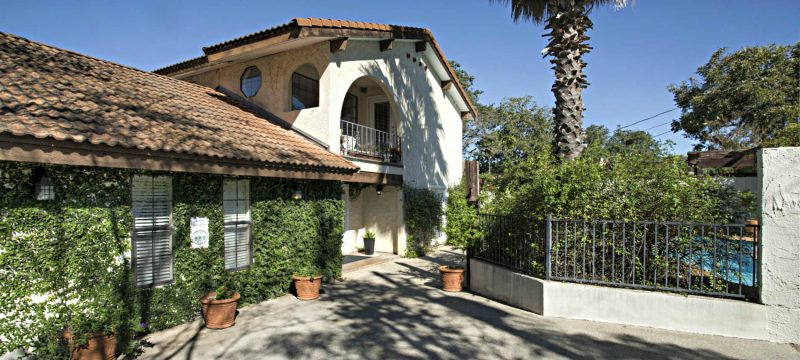 Lakehouse Bed and Breakfast - Canyon Lake