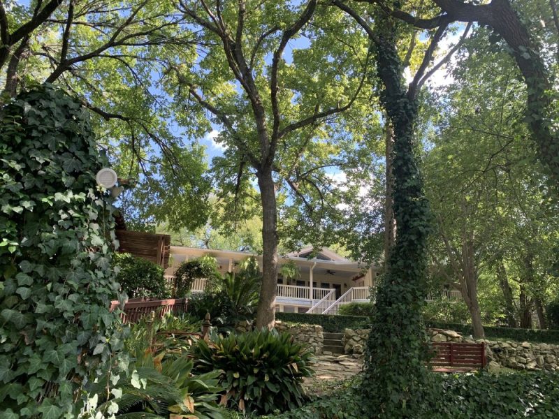 The Lamb's Rest Inn - New Braunfels